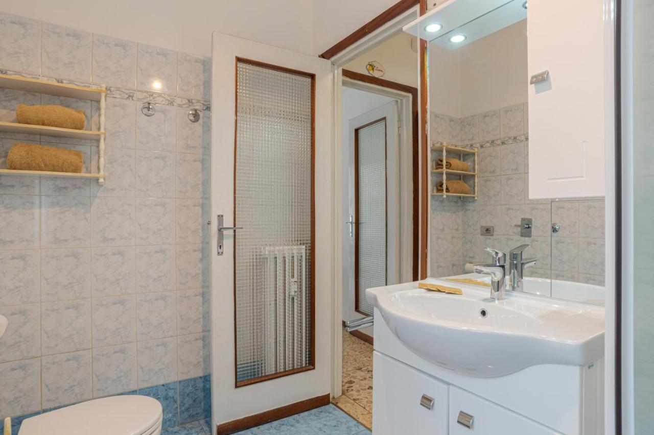 Lovely & Quiet Apartment - With Balcony & Parking Côme Esterno foto